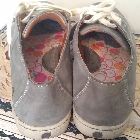 BORN Suede Snickers  8.5 - Picture 5 of 5